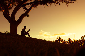 人类幼崽在护食的时候有多可爱呢？