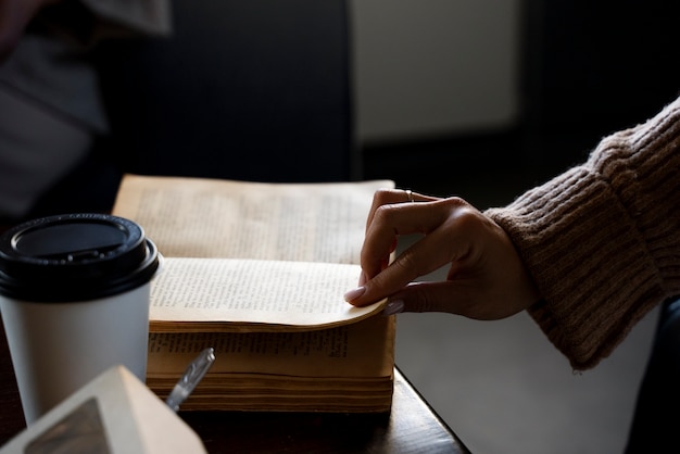 人类幼崽在护食的时候有多可爱呢？