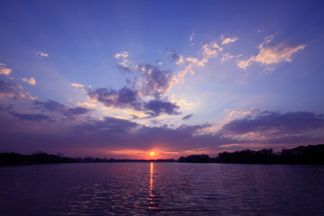 中国历史上在世界上最强大的时候、最屈辱的时候、最繁荣的时候分别是哪个朝代